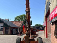 Bandenkraan / Graafmachine op wielen  Landbouwkraan, getrokken kraan, diversen.