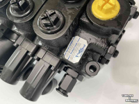 Diverse nieuwe onderdelen Giant ventielblokken NIEUW V6004tele V5003 G4500 G5000