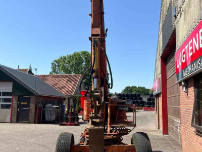Graafmachine  Landbouwkraan, getrokken kraan, diversen.