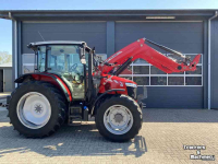 Tractor / Trekker Massey Ferguson 5709M Dyna4 met voorlader