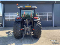 Tractor / Trekker Massey Ferguson 5709M Dyna4 met voorlader