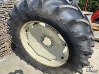 Wielen, Banden, Velgen & Afstandsringen Barum 480/70R38 op International velgen