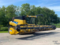 Maaidorser / Combine New Holland CR 980 Combine + Maaibord