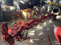 Ploegen Kverneland 3300 S vario met steenbeveiliging  150 ha geploegd