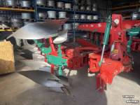Ploegen Kverneland 3300 S vario met steenbeveiliging  150 ha geploegd