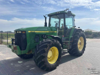 Tractor / Trekker John Deere 8300