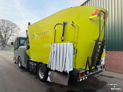 Zelfrijdende Voermengwagen Storti Dobermann SW 250 AS EVO