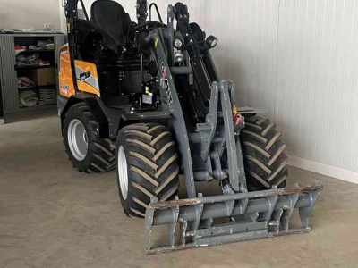 Shovel / Wiellader / Kniklader Giant G2300HD
