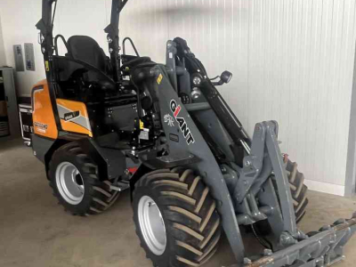 Shovel / Wiellader / Kniklader Giant G2300HD