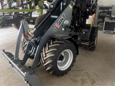 Shovel / Wiellader / Kniklader Giant G2300HD
