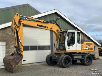Bandenkraan / Graafmachine op wielen Liebherr A900C