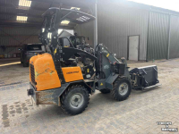 Shovel / Wiellader / Kniklader  Giant D263SW
