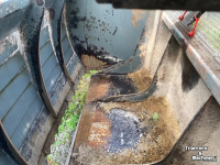 Zelfrijdende Voermengwagen  DICHTE BAK / CLAAS AANSLUITING