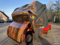 Voermengwagen Vertikaal Trioliet triomix 1200 voermengwagen
