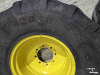 Wielen, Banden, Velgen & Afstandsringen  Pirelli 420/85R24 (16,9R24) Voorwielen John Deere