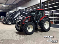 Tractor / Trekker Valtra N134 Hitech met FH+PTO en voorlader!