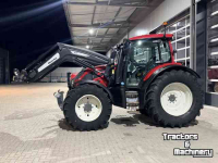 Tractor / Trekker Valtra N134 Hitech met FH+PTO en voorlader!