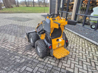 Schranklader / Skid Steer Lader Giant sk252d