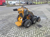 Schranklader / Skid Steer Lader Giant sk252d