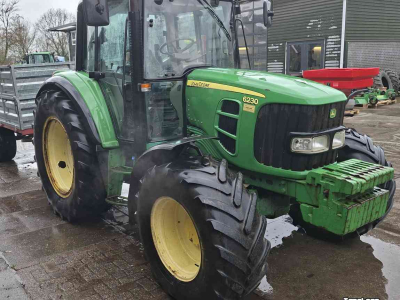 Tractor / Trekker John Deere 6230