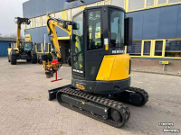 Rupskraan / Graafmachine op rupsen New Holland E35D graafmachine rupskraan