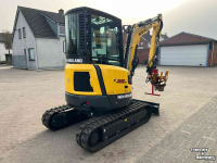 Rupskraan / Graafmachine op rupsen New Holland E35D graafmachine rupskraan