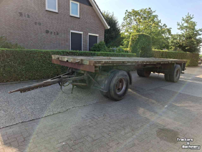 Vierwielige wagen / Landbouwwagen  Platte balen wagen 7.70x2.50