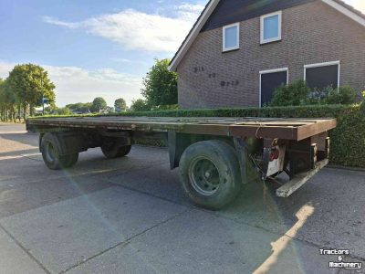 Vierwielige wagen / Landbouwwagen  Platte balen wagen 7.70x2.50