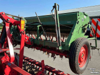 Zaaimachine Lely Terra Rotorkopeg met Hassia DU 100 zaaimachine