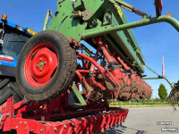 Zaaimachine Lely Terra Rotorkopeg met Hassia DU 100 zaaimachine
