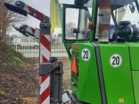 Bandenkraan / Graafmachine op wielen Hansa APZ331 Kraan