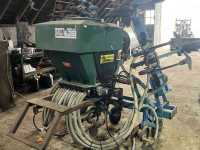 Schoffelmachine / Schoffelbalk  Onderzaaimachine schoffelmachine mais