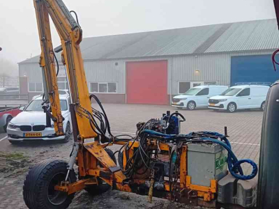 Maaiarm met klepelmaaier Bos HE6000C