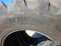 Wielen, Banden, Velgen & Afstandsringen BKT 710/70R42 VF. V-Flecto. Demoset