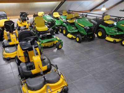 Zitmaaier John Deere X300R