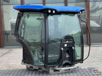 Tractor / Trekker New Holland Cab met Nieuw PLMi dak Blue Power en  Standaard Blauw