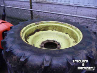 Wielen, Banden, Velgen & Afstandsringen Mercedes Benz 12,4r32
