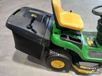 Zitmaaier John Deere X 135R
