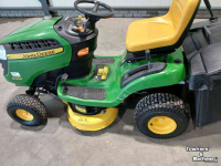 Zitmaaier John Deere X 135R