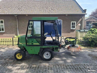 Werktuigendrager Roberine Werktuigendrager met onkruidborstel