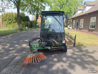 Werktuigendrager Roberine Werktuigendrager met onkruidborstel