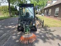 Werktuigendrager Roberine Werktuigendrager met onkruidborstel