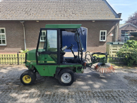 Werktuigendrager Roberine Werktuigendrager met onkruidborstel