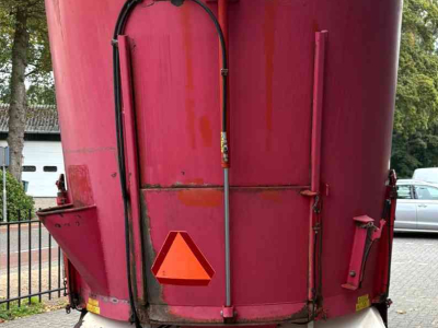 Voermengwagen Vertikaal Trioliet Solomix 1-1400