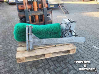 Overige stal- en melkmachines en toebehoren  Veeborstel.