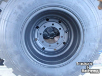 Wielen, Banden, Velgen & Afstandsringen  335/80R20 8 gaats velg