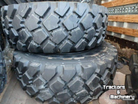 Wielen, Banden, Velgen & Afstandsringen  335/80R20 8 gaats velg
