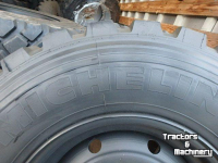 Wielen, Banden, Velgen & Afstandsringen  335/80R20 8 gaats velg