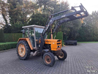 Tractor / Trekker Renault 681-S + frontlader