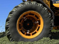 Wielen, Banden, Velgen & Afstandsringen  16.9R28 naast 20.5R25